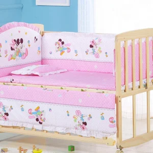 Lit bébé en bois avec tissu coton Mickey Disney 安全 protecteur style enfantin matelas et coussin inclus rose tendance pour chambre bébé