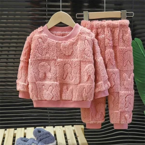Ensemble vêtements bébé fille hoodie chaud joggers en peluche tenue cosy hiver 2 pièces rose doux confortable style moderne Guangdong Coton Ensemble vêtements bébé fille hoodie chaud joggers en peluche tenue cosy hiver 2 pièces rose doux confortable style moderne Guangdong Coton