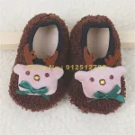 Pantoufles d&rsquo;hiver pour enfants chaussons pelucheux antidérapants style renne doux et chaud idéal pour bébés garçons et filles cadeau enfant