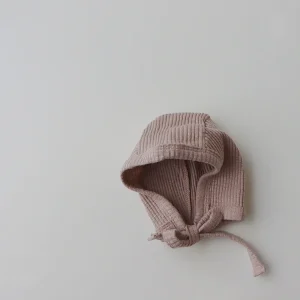 Chapeau bébé en coton côtelé rose pâle doux et confortable pour nouveauné 01 ans style asymétrique nouettes sous le menton idéal pour l&rsquo;automne et le printemps unisexe design moderne et pratique