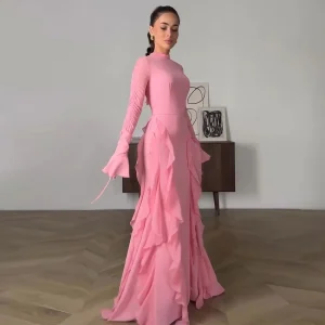 Robe d’invité mariage femme moderne mousseline soie rose volants manches évasées col hautrobe luxe événements Robe d’invité mariage femme moderne mousseline soie rose volants manches évasées col hautrobe luxe événements