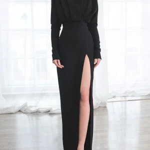Robe de soirée longue col montant manches longues fente latérale élégante robe de bal satinée noire pour événements formels modernes