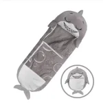 Sac de couchage cartoon requin gris pour enfants doux et sécuritaire sac de dormir extérieur design peluche idéal cadeau anniversaire garçons et filles