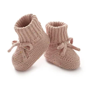 Chaussons tricotés pour bébés garçons et filles de 0 à 12 mois chaussons doux et confortables couleur unie rose pâle avec accents colorés design moderne et pratique