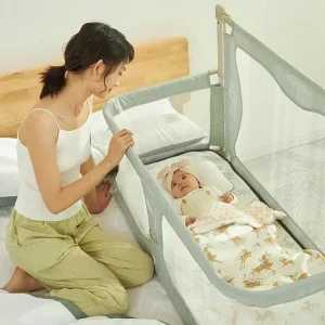 Lit de bébé pliable à double usage Cuna de couchage sécuritaire pour nourrissons Protection de sécurité Berceau de chevet portable et facile à installer