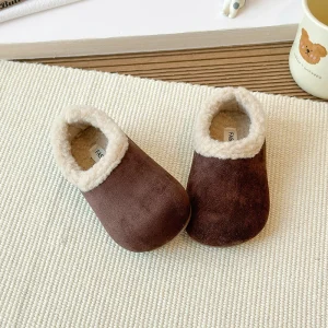Chaussons en cuir doublure peluche pour enfants adultes slippers intérieur design moderne confort chaleur hiver fausse fourrure cadeau idéal Chaussons en cuir doublure peluche pour enfants adultes slippers intérieur design moderne confort chaleur hiver fausse fourrure cadeau idéal