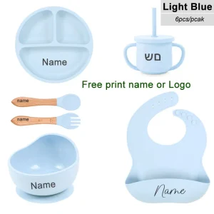 Ensemble vaisselle bébé 6 pièces silicone sans BPA personnalisable bol tasse cuillère fourchette plateau bavoir cadeau nouveauné light blue Ensemble vaisselle bébé 6 pièces silicone sans BPA personnalisable bol tasse cuillère fourchette plateau bavoir cadeau nouveauné light blue
