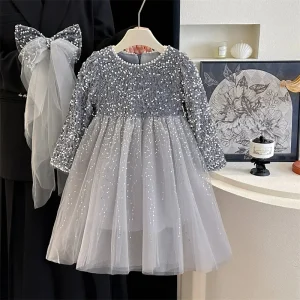 Robe princesse fille tulle paillettes manches longues détails perles couleur grise argentée occasion spéciale anniversaire mariage Robe princesse fille tulle paillettes manches longues détails perles couleur grise argentée occasion spéciale anniversaire mariage