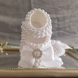 Chaussures bébé fille mariage baptême perles satin blanc premier pas photo