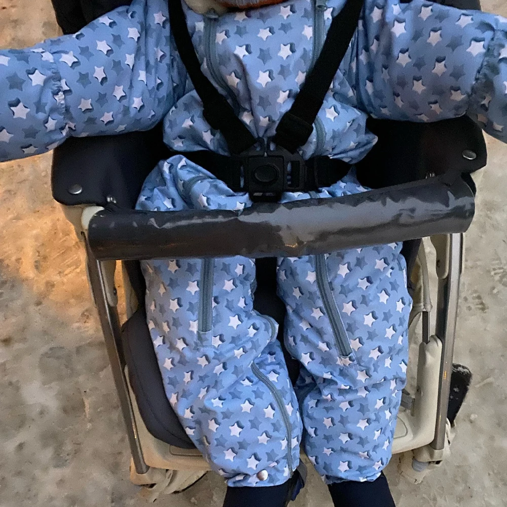 Harnais universel bébé 5 points sécurité poussette chaise haute ceinture adjustable durabilité nylon clips plastique noir