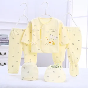 Ensemble vêtements bébé fille et garçon motif dessin animé mignon coton doux 5 pièces incluant haut pantalon chapeau chaussons naissance hospital printemps 012 mois Ensemble vêtements bébé fille et garçon motif dessin animé mignon coton doux 5 pièces incluant haut pantalon chapeau chaussons naissance hospital printemps 012 mois