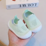 Chaussures enfants slipon respirantes antidérapantes semelle souple pour garçons filles printemps été baskets décontractées en bas âge chaussures d&rsquo;école  vert pâle