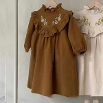 Robe enfants manches longues broderie florale col roulé coton doux style vintage modernité sortie famille