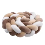 Coussin bébé doux déco chambre moderne design minimaliste tissu velours microfibre hypoallergénique安全safe nursery cushion 14M Khaki Brown White