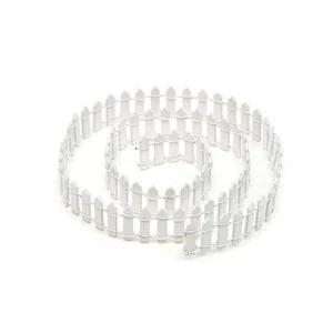 Clôture miniature en plastique blanche pour DIY décoration terrarium maison de poupée jardin féerique artisanat créatif paysage microscopique style rétrolexible et modulable Clôture miniature en plastique blanche pour DIY décoration terrarium maison de poupée jardin féerique artisanat créatif paysage microscopique style rétrolexible et modulable