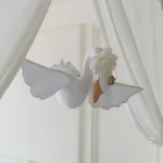 Décoration murale apaisante en peluche pour bébé mobile cygne en tissu doux style moderne et minimaliste pour chambre d&rsquo;enfant