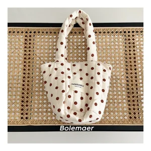 Sac à langer en tissu doux crème et marron grande capacité anses robustes design épuré idéal pour maman et bébé portage confortable style moderne