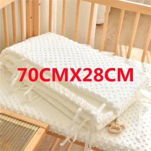 Coussin lit bébé matelas confort douceur tissu polyester coton texture douce protecteur berceau 70cm sécurisé moderne design