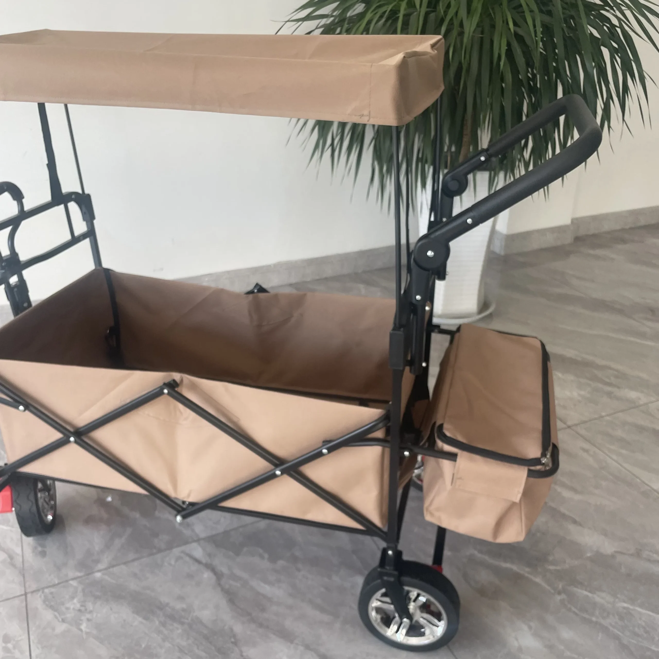 Poussette pliable utilitaire 2025 avec auvent plateau métal roues larges rangement détachable design moderne transport enfants