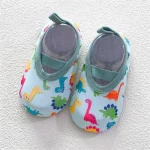 Chaussons bébé antidérapants dinosaures motifs multicolores confort intérieur 01 ans doux sécurité antiglisse