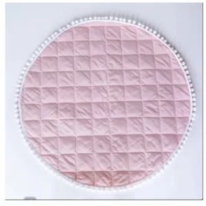 Tapis de jeu bébé en polyester doux rose pâle pompons blancs 100x100cm lavable pliable