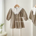 Robe bébé fille à carreaux look maman fille coton doux col roulé vêtement printemps automne naissance enfant style classique moderne