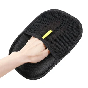 Gants de nettoyage en maille synthétique noir avec bande jaune texture aérée lavage et entretien des surfaces usage domestique et professionnel qualité durable