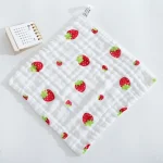 Serviette carrée bébé coton doux mouchoir visage gant toilette bavoir bain alimentation 30cm design fraises hypoallergénique multi Usage Idées