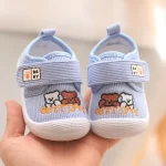 Chaussures bébé fille et garçon en velours côtelé design mignon avec broderies d&rsquo;ours fonctionnelles et confortables pour les premiers pas