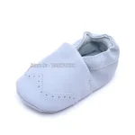 Chaussures bébé fille et garçon en cuir PU premiers pas semelle souple design minimaliste couleur bleu clair confort optimal protection des pieds 012 mois