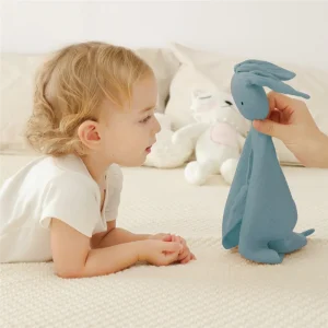 Couverture Lovey personnalisée en mousseline design lapin coloris khaki pour bébé douceur et sécurité cadeau naissance