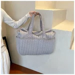 Sac à couches multifonctionnel grande capacité sac de maternité Organizer bébé sac de voyage porté épaule ou main style moderne minimaliste texture côtelée couleur grise