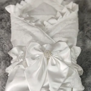 Couverture d’emmaillotage en dentelle française satinée pour bébé couverture romantique pour nouveauné idéale pour baptême et photo hiver  blanc