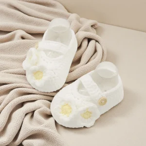 Chaussons de baptême bébé fleurs satin blanc jaune handmade confortables Chaussons de baptême bébé fleurs satin blanc jaune handmade confortables