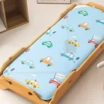 Matelas bébé 120×60 cm coton mignon voiture motifs lit bébé confortable et sécurisé pour 03 ans