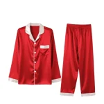 Ensemble pyjamas Noël en famille pour parents style élégant couleur rouge vif matériau satiné confort nocturne
