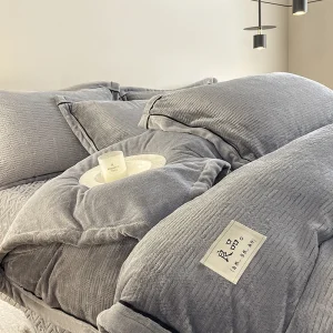 Ensemble housse couette bébé velours doux 3 pièces couvertures épaisses style moderne hypoallergénique 150x200cm gray Ensemble housse couette bébé velours doux 3 pièces couvertures épaisses style moderne hypoallergénique 150x200cm gray