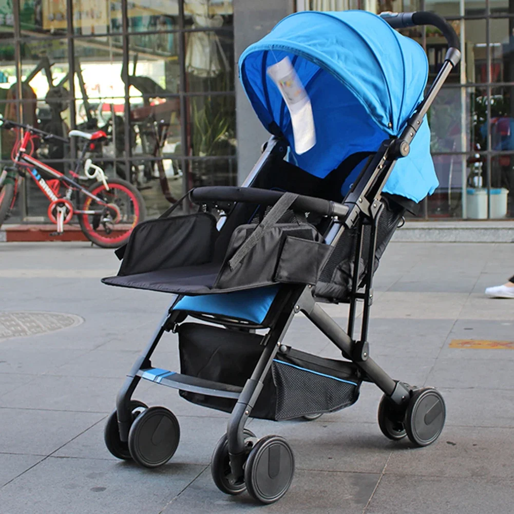 Poussette bébé moderne pliable aluminium tissu bleu vibrant coussin mesh noir accessoires bébé promenade urbaine