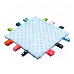 Tapis de jeu sensoriel pour bébé 刺激 tactile en tissu doux étiquettes multicolores développement sensoriel idéal pour les nouveaunés 30×30 cm