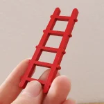 Échelle miniature en bois pour jouets accessoire maison de poupées échelleescalier style ludique jouet éducatif pour enfants style moderne couleur rouge vif