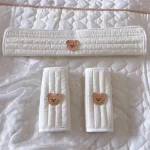 Ensemble protecteurs lit et accoudoirs bébé protègebarrière et 2 protègepoussettes en tissu doux motif ours blanc cassé design moderne bébé nouveauné enfant 03 ans