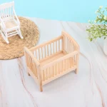 Berceau miniature en bois naturel pour enfants accessoire de décoration jouet éducatif cadeau original style rétro usage sécuritaire éveil créatif