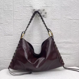 Sac fourretout asymétrique en PU bordeaux design moderne lanière ajustable idéal pour poussette maternité usage quotidien étanche port multifonction Sac fourretout asymétrique en PU bordeaux design moderne lanière ajustable idéal pour poussette maternité usage quotidien étanche port multifonction