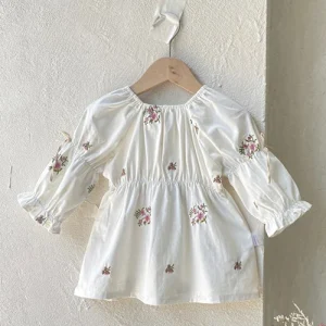 Robe bébé fille broderies fleurs manches longues coton doux princesse élégante vintage qualité premium sécurité bébé durable collection printemps 2024