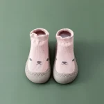 Chaussures bébé souples intérieur rose confortable design ours style moderne unisexe
