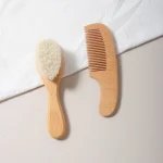 Brosse à cheveux en bois de hêtre pour bébé peigne de massage accessoire naturel douceur pour cheveux fins soin bébé 036 mois éveil sensoriel cadeau naissance