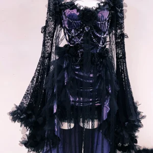 Robe formelle gothique Y2K avec dentelle florale satin noir et violet manches longues idéale pour événements spéciaux style romantique et audacieux Robe formelle gothique Y2K avec dentelle florale satin noir et violet manches longues idéale pour événements spéciaux style romantique et audacieux
