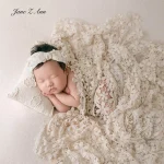 Ensemble accessoires photo bébé naissance bandeau nœud  oreiller dentelle  couverture tenue séance photo prénatale cadeau anniversary Monthlymilestone