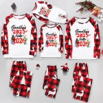 Ensemble pyjama enfants Noël motif renne et sapin doux confortable style festif matériau coton cadeau idéal famille